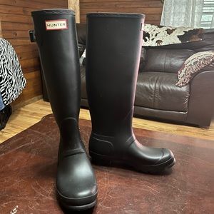 Matte hunter rain boots.